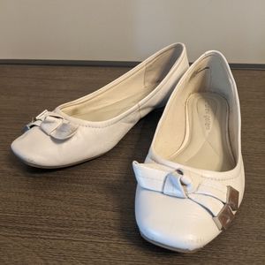 Ivory flat size 6